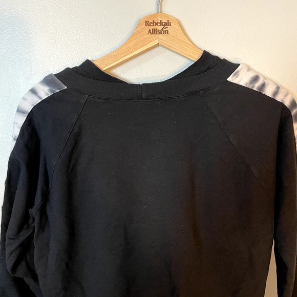 MONROW Layered Printed Soft Sweatshirt in Black & White Size XS - Picture 11 of 16